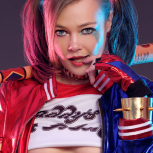 Harley Quinn - A touch on the lips